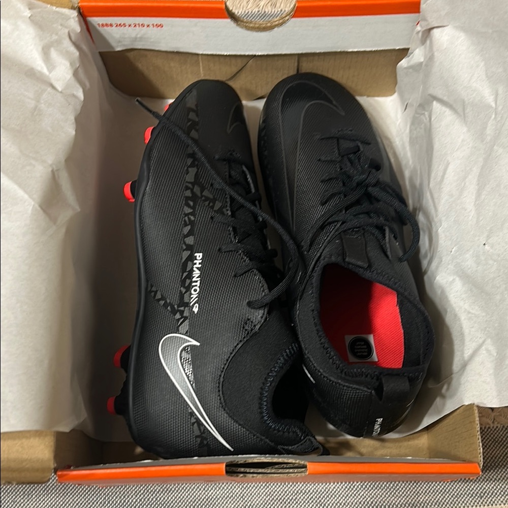 Nike Phantom  youth  Soccer Cleats